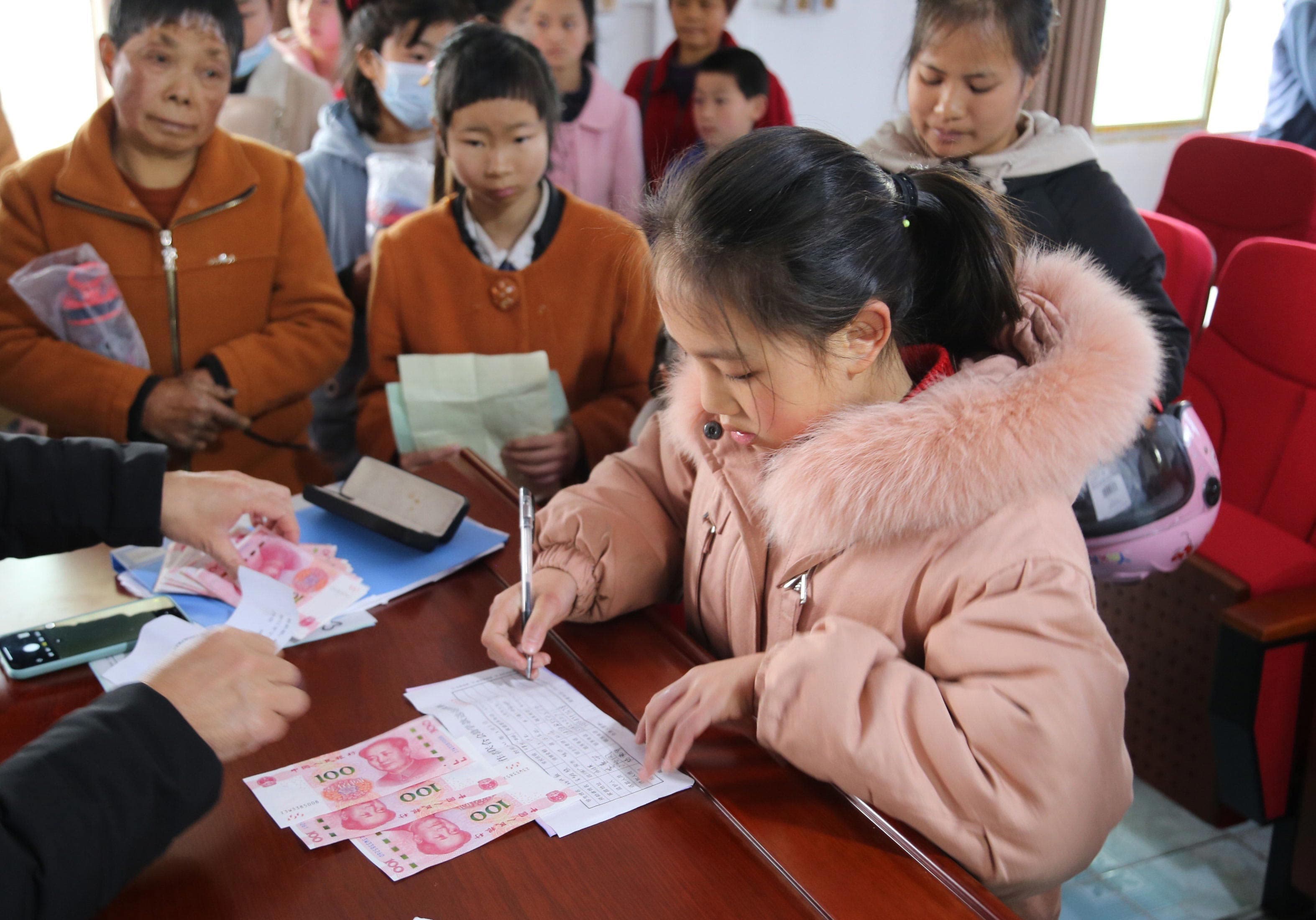 鸿达商业联盟2019年：教育资助，助力脱贫